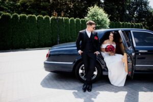 Toronto Bridal Limo Service – Luxury Wedding Limousine with Bride and Groom